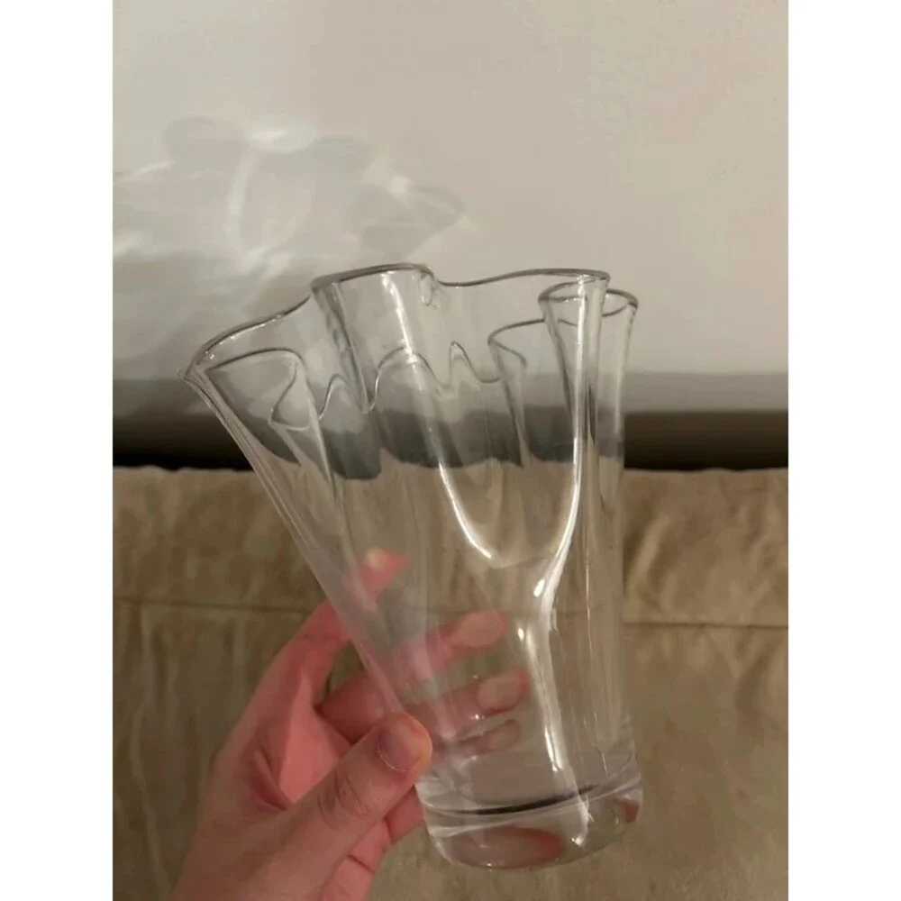 Ribbon Waves Style Glass Vase
